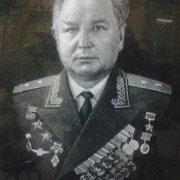Авторский портрет на памятнике_6
