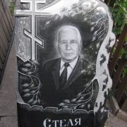 Авторский портрет на памятнике_8