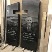 Авторский портрет на памятнике_12