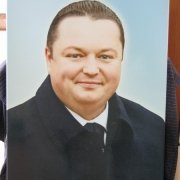 Цветной портрет мужчины на памятник, размер портрета 40 х 60 см. Стоимость портрета на камне 4 тыс. грн. Изготовление цветных портретов для памятника сегодня, через ЧП Прядко в Киеве.