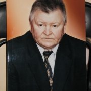 Цветной портрет мужчины для памятника. Размер портрета 30 х 40 см. Стоимость цветного портрета 3 тыс. грн. Заказ портрета на камне в офисе ЧП Прядко, срок изготовления 10 дней.