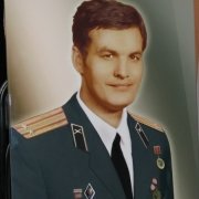 Цветной портрет военного на камне. Размер портрета 47 х 65 см., цена портрета 4 тыс. грн. Изготовление цветных портретов для памятника за 10 дней. Врезка портрета в памятник 700 грн.