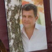 Фото цветного портрета мужчины для памятника. Размер портрета на памятник 30 х 40 см. Доступная цена цветного портрета на памятник 3,6 тыс. грн.