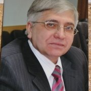 Фото мужчины на памятнике. Цветной портрет на граните; размер портрета для памятника: 30 х 40 см.