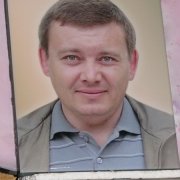 Фото мужчины для памятника. Размер мужского фото на памятник: 30 х 40 см. Цена мужского фото для памятника - 4 тыс. грн.