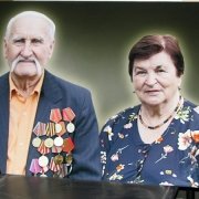 Цветной портрет на двоих, размеры портрета 40 х 60 см. Стоимость портрета 4 тыс. грн. Изготовление цветных портретов в Киеве с гарантией 20 лет. Врезка и вклейка портрета в памятник 800 грн.