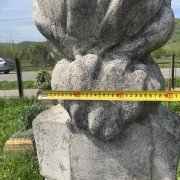 Ремонт бюста из гранита; замер ширины изделия.