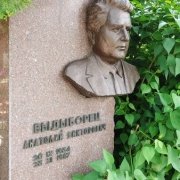 Реставрация скульптуры. Фото барельефа после реставрации на кладбище.