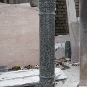 Детали памятников на производстве в Киеве. Точёная колонна из гранита Покостовка, полированая. Фото гранитной колонны сразу после изготовления в цеху.