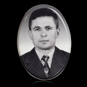 Овал на памятник, цвет чёрно белый; размер овала 13 х 18 см., цена 210 грн., гарантия на ритуальный овал 10 лет.