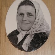 На фото овал на памятник; размер овала на памятник 24 х 30 см. Доступная цена овала для памятника 1200 грн. Изготовление овалов для памятников с гарантией.
