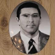 Фото на фарфоре на памятник, размер медальона на памятник 13 х 18 см. Цена ритуального медальона на памятник 500 грн.