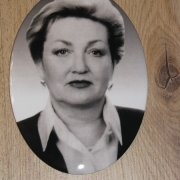 Фото на фарфоре для памятника 13 х 18 см. Доступная цена овала на памятник 500 грн.