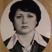 Фото женщины для памятника. Размер овала на памятник 30 х 40 см. Цена портрета в овале 1600 грн.