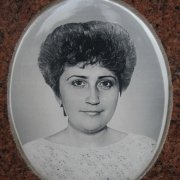 Фарфоровый овал на памятник. Фото овала в размере 13 х 18 см. Цена медальона на памятник 500 грн. Производство овалов на памятники в Киеве.