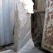На фото производство памятника из гранита. Изготовление памятника ребёнку из гранита в Киеве.