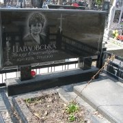 Типичный памятник на двоих на кубиках. Фото установленного памятника на кладбище. Размер памятника: 180 х 70 х 8 см. Купить памятник в Киеве можно в ЧП Прядко. Цена памятника, согласно изготовленного проекта.