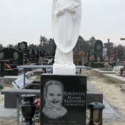 Памятник ребёнку, фото установленного памятника. Цена детского памятника с ангелом 17 тыс. грн. Купить готовый памятник ребёнку можно в магазине Ритуальной скульптуры в Киеве сегодня.