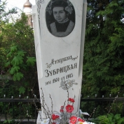 Мраморный памятник девочке в виде паруса. Изготовление детских памятников из белого мрамора в ЧП Прядко, с гарантией 10 лет. Доступные цены на памятники, срок изготовления детских памятников под ключ 1 месяц.