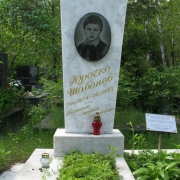 Памятник ребёнку из белого мрамора, установлен на городском кладбище Берковцы в Киеве. Изготовление детских памятников из мрамора под ключ с гарантией. Купить готовый мраморный памятник в Киеве, можно по адресу: ул. Стеценко, 18.