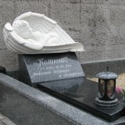 Фото памятника младенцу на кладбище. Размер памятника ребёнку на могилу, согласно разработанного проекта. Доступная цена памятника ребёнку $1 тыс.