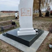 Фото красивых памятников детям из белого мрамора.
