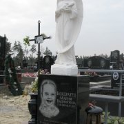 Фото установленного памятника ребёнку. Создание качественных памятников детям в Киеве. Галерею памятников для детей с ангелами, можно посмотреть в магазине Ритуальной скульптуры в Киеве.