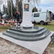 Производство красивых памятников детям из белого мрамора в Киеве.