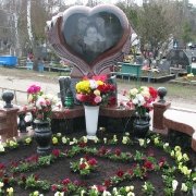 Авторский памятник девочке на Лесном кладбище в Киеве. Создание авторских шедевров в детских надгробиях. Срок изготовления, от двух месяцев. Заказать памятник ребёнку можно в офисе ЧП Прядко.