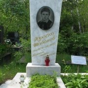 Памятник ребёнку из белого мрамора, установлен на городском кладбище Берковцы в Киеве. Изготовление детских памятников из мрамора под ключ с гарантией. Купить готовый мраморный памятник в Киеве, можно по адресу: ул. Стеценко, 18.