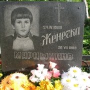 Ритуальная табличка ребёнку, фото установленной таблички на могилу. Размер ритуальной таблички: 60 х 60 х 2 см. Цена детской таблички с установкой на могилу 2 тыс. грн.