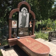 Памятник на одного человека. Фото памятника на кладбище.