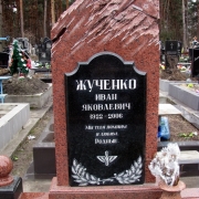 Резной памятник лётчику фото. Индивидуальный памятник из красного гранита; доступная цена памятника.