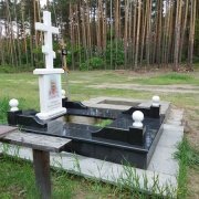 Индивидуальный памятник в форме креста. Заказать памятник в форме креста в Киеве.