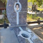 Женский памятник по индивидуальному проекту.