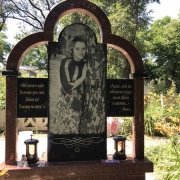 Высота памятника на одного человека - 280 см. Цена памятника - по утверждённому проекту.