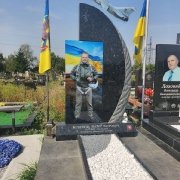 Размеры памятника по индивидуальному проекту лётчику ВСУ: 200 х 100 х 13 см.