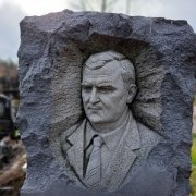 Размеры индивидуального памятника мужчине: 180х80х20см.