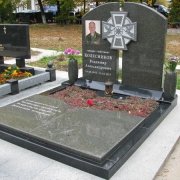 На фото индивидуальный памятник на двоих. Доступная цена памятника под заказ.