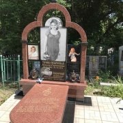 Индивидуальный памятник на одного человека. Высота памятника - 280 см.