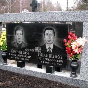 Фото установленного памятника. Комбинированный памятник на двоих. Индивидуальный памятник на двоих фото. Памятники из гранита на заказ. Доступные цены на памятники, гарантия качества.