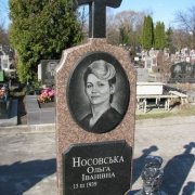 Фото индивидуального памятника. Комбинированный памятник с портретом, после установки на могилу. Изготовление памятников под заказ; цена памятника, согласно индивидуального проекта.