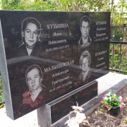 Фото семейного памятника. Высота семейного памятника - 1 м.