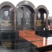 Элитный комплекс класса люкс; фото на кладбище после монтажа. Производство элитных памятников в Киеве цехом Александра Прядко. Заказ элитного памятника можно оформить в магазине Ритуальной скульптуры в Киеве сегодня.