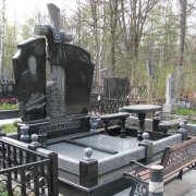 На фото производство элитных комплексов в Киеве. Заказать ритуальный комплекс с крестом, можно в магазине Ритуальной скульптуры в Киеве по адресу: ул. Стеценко, 18.