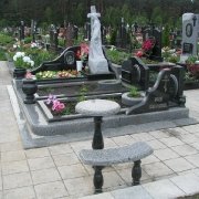 Элитные комплексы. Фото смонтированного комплекса со скульптурой на Южном кладбище в Киеве. Заказать ритуальный памятник со скульптурой, можно в офисе ЧП Прядко. Стоимость элитного памятника согласно проекта.