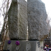 На фото семейный памятник из камня. Высота памятника на могиле - 4,8 метра. Цена памятника - доступна.