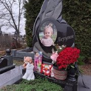 Размеры эксклюзивного памятника ребёнку: 120х80х10 см.