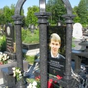 Фото памятника с колоннами. Размер и цена эксклюзивного памятника - по утверждённому проекту 3д.