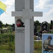 Фото памятника на кладбище. Высота памятника из белого гранита: 2,9 м. Цена памятника из белого гранита - доступна.